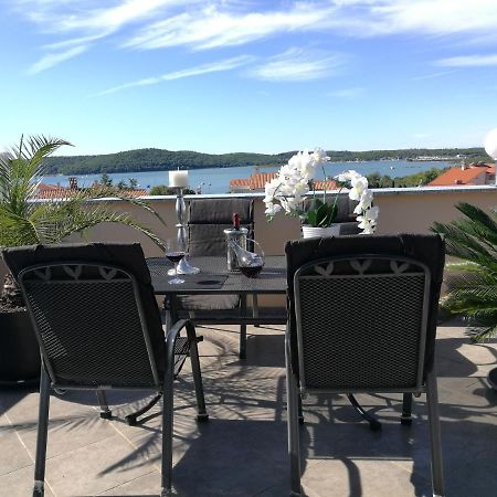 Villa Meli - Apartments Mit Meerblick Medulin Extérieur photo