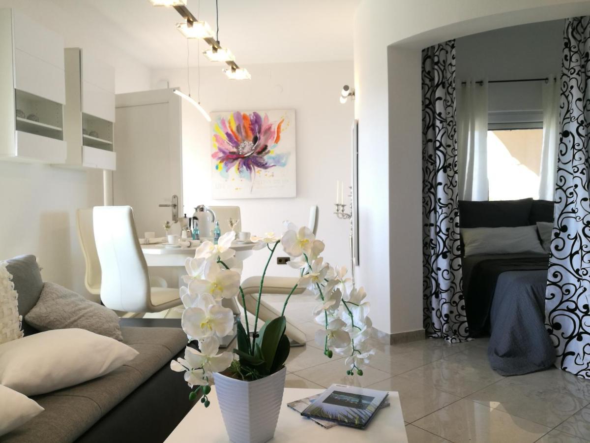 Villa Meli - Apartments Mit Meerblick Medulin Extérieur photo