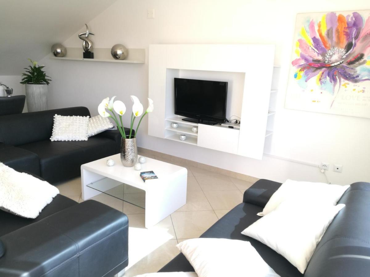 Villa Meli - Apartments Mit Meerblick Medulin Extérieur photo