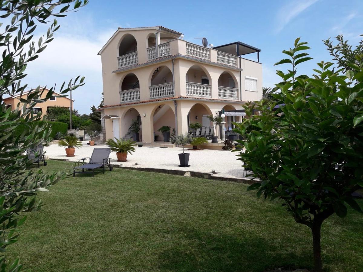 Villa Meli - Apartments Mit Meerblick Medulin Extérieur photo