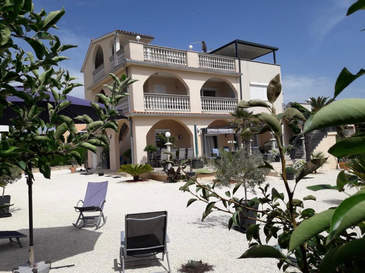 Villa Meli - Apartments Mit Meerblick Medulin Extérieur photo