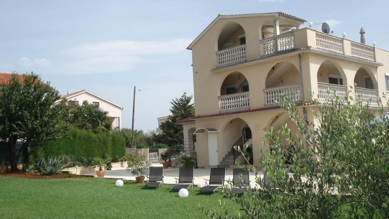 Villa Meli - Apartments Mit Meerblick Medulin Extérieur photo