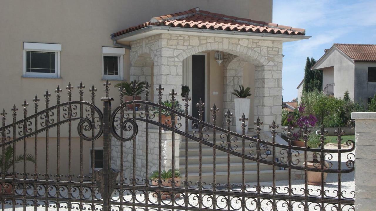 Villa Meli - Apartments Mit Meerblick Medulin Extérieur photo