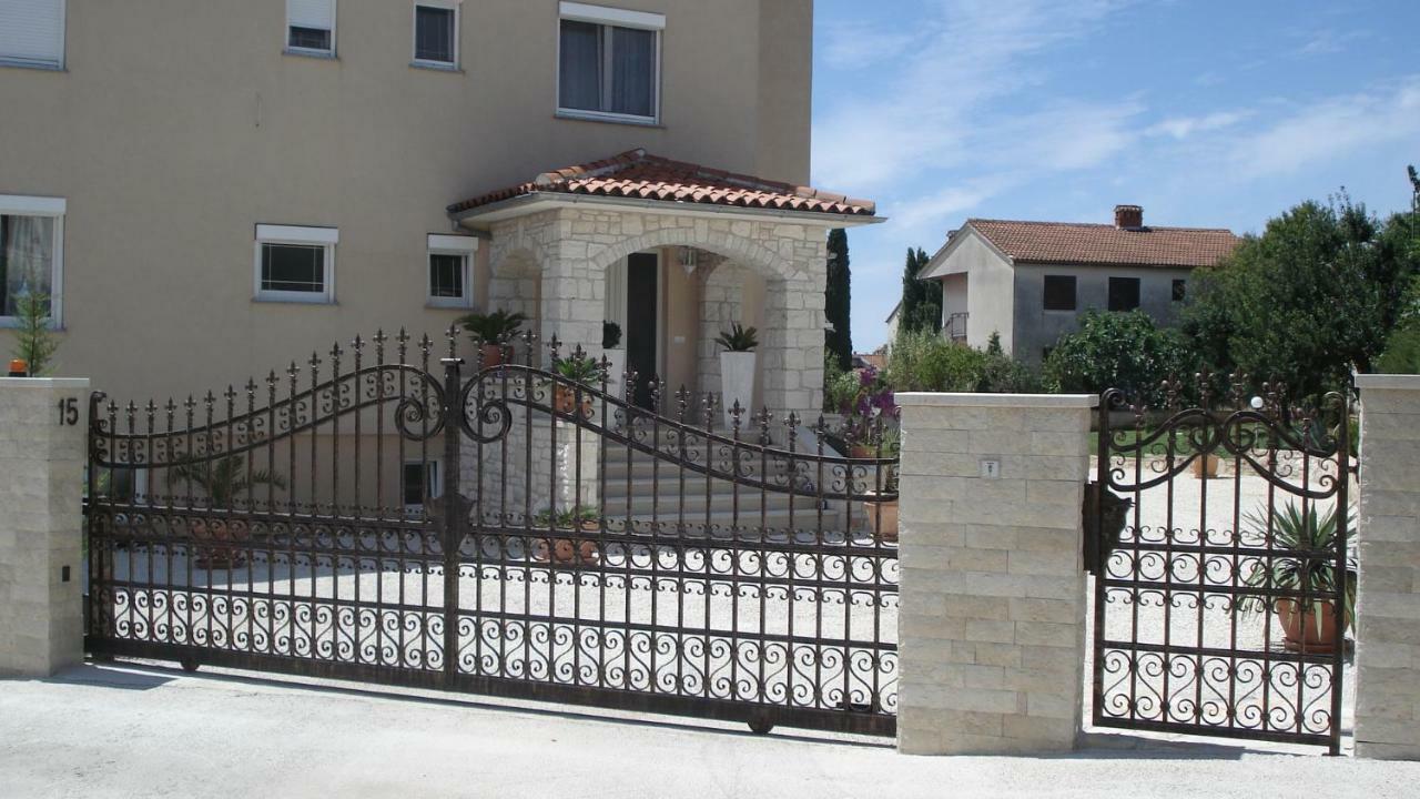Villa Meli - Apartments Mit Meerblick Medulin Extérieur photo