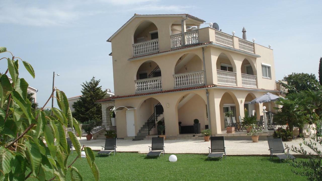 Villa Meli - Apartments Mit Meerblick Medulin Extérieur photo
